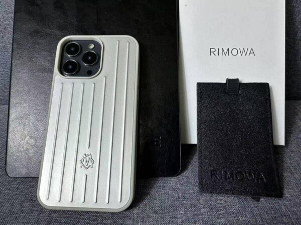قاب برند RIMOWA جنس بدنه آلومینیوم