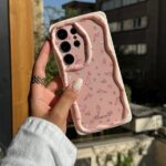 قاب صورتی طرح پروانه ریز گوشی آیفون 12 پرومکس