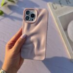قاب گوشی آیفون 13 پرومکس موج صورتی قلبی