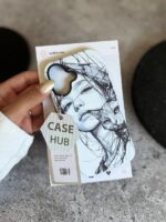 کاور هنری طرح دختر و گربه گوشی آیفون 15 پرو