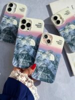قاب The North Face طرح Alpine Mood گوشی آیفون 15 پرومکس