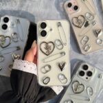 قاب طرح سنجاق و قلب کروم گوشی آیفون 17