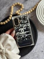 قاب طرح کاملیا شنل گوشی آیفون 13 و آیفون 14