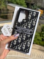 قاب Christian Dior طرح گلدوزی اوبلیک گوشی آیفون 16