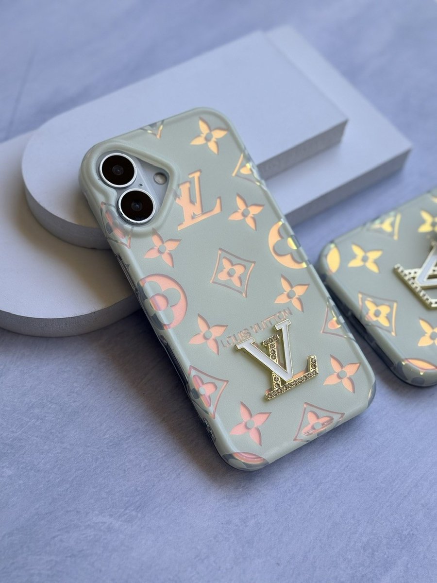 قاب Louis Vuitton هولوگرامی آیفون (کدC2221) 1 قاب Louis Vuitton هولوگرامی آیفون (کدC2221)