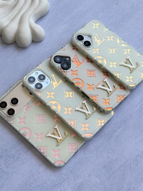 قاب Louis Vuitton هولوگرامی آیفون (کدC2221)