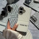قاب طرح دیور Dior نیمه شفاف گوشی آیفون 16