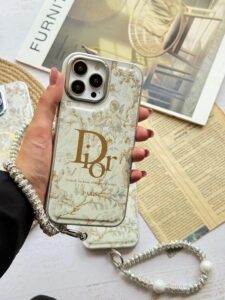 قاب دیور Dior با آویز گوشی آیفون 15 پرومکس