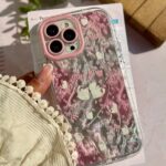 قاب طرح گربه بالدار صورتی گوشی آیفون 16
