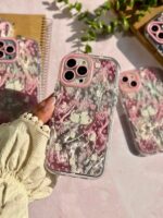 قاب طرح گربه بالدار صورتی گوشی آیفون 16