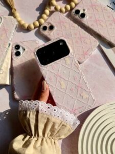 قاب طرح خرگوش صورتی گوشی آیفون 16