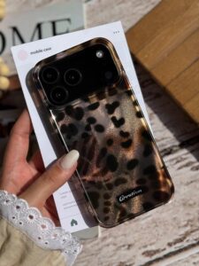 قاب طرح Land of the Leopards (بدون آویز) گوشی آیفون 17