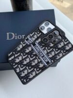 قاب Christian Dior طرح گلدوزی اوبلیک گوشی آیفون 14 پرو