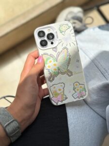 قاب گوشی آیفون 13 طرح گل و پروانه