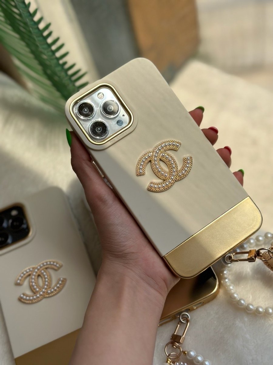 قاب Gold Chanel با آویز مرواریدی (کدC1265) 1 قاب Gold Chanel با آویز مرواریدی (کدC1265)
