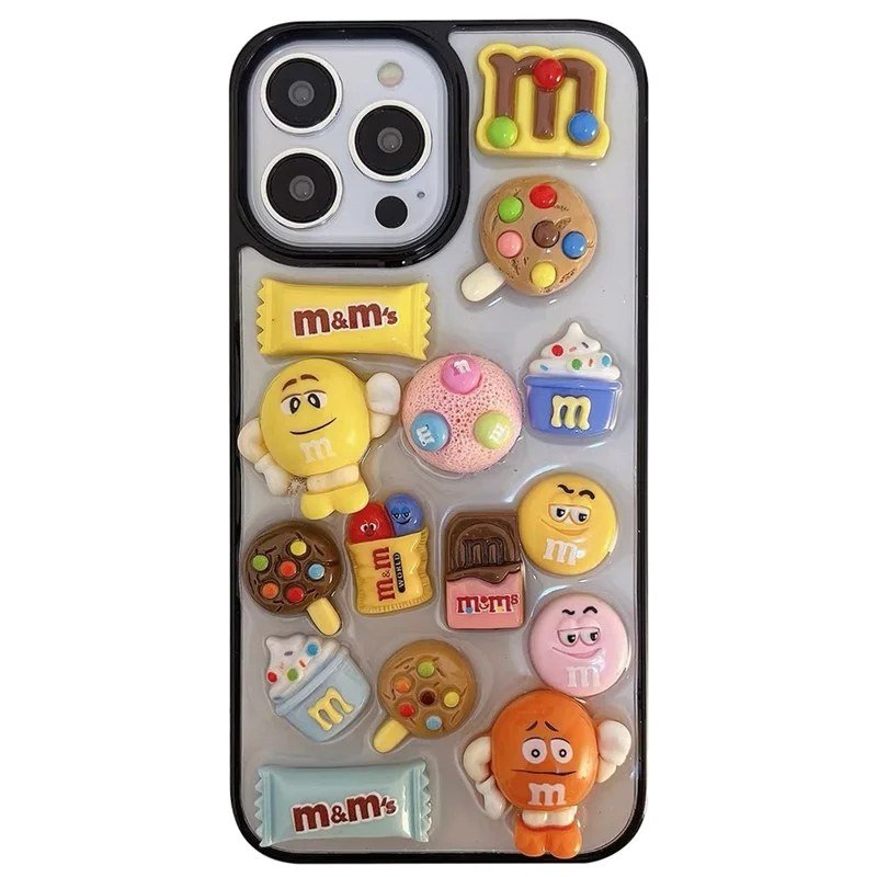 قاب استیکری عروسکی برجسته M&M گوشی آیفون 13 پرو 1 قاب استیکری عروسکی برجسته M&M گوشی آیفون 13 پرو