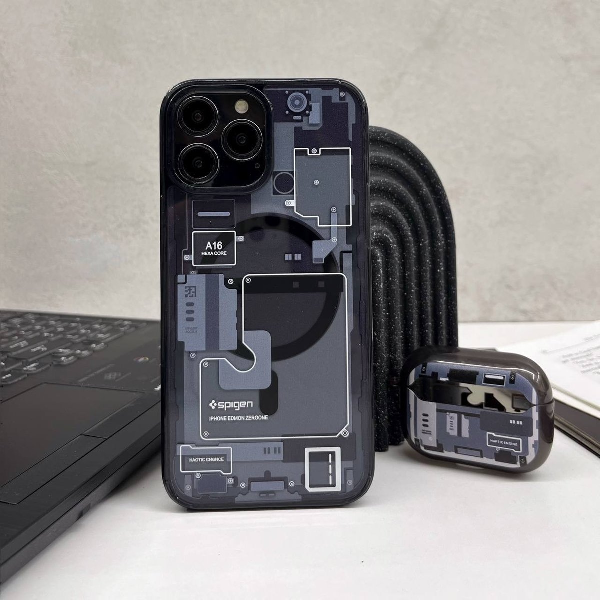 قاب اسپایژن طرح مدرن Spigen 1 قاب اسپایژن طرح مدرن Spigen