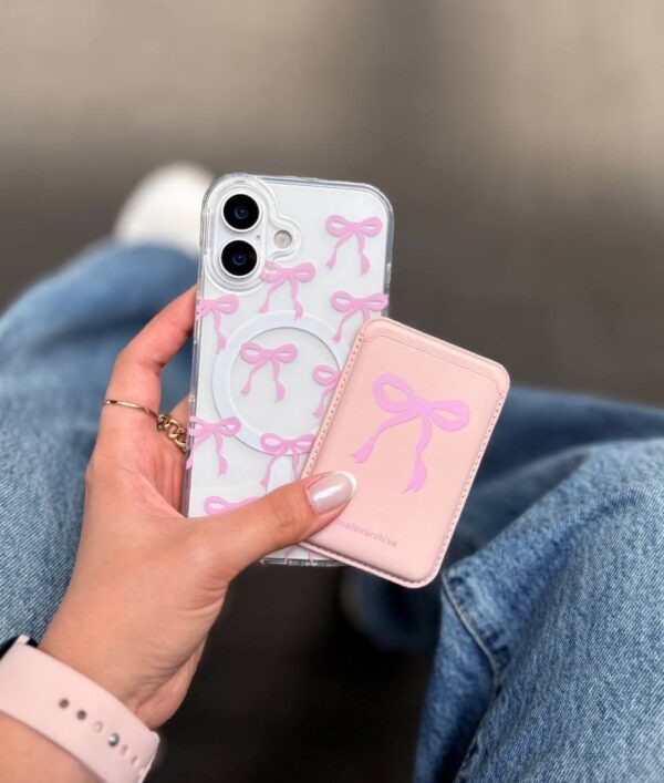 قاب پاپیون 🎀 صورتی با ولت مگ سیف گوشی آیفون 16
