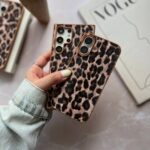کاور طرح پلنگی قهوه ای گوشی آیفون 16