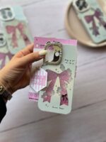 کاور طرح پاپیون صورتی نگین دار گوشی آیفون 16 پرو