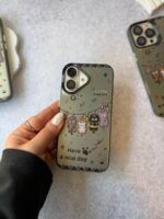قاب سوکول طرح گربه آویزون گوشی آیفون 13 و آیفون 14