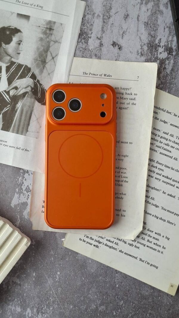 قاب طرح 17 پرومکس AG Glass مات طرح مگ سیف گوشی آیفون 16 پرو
