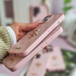 قاب طرح GUESS صورتی گوشی آیفون 14 پرومکس
