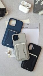قاب چرم استندی گوشی آیفون 17 پرومکس