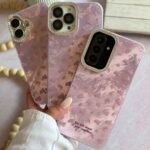 کاور طرح شکوفه صورتی گوشی آیفون 16 پرو