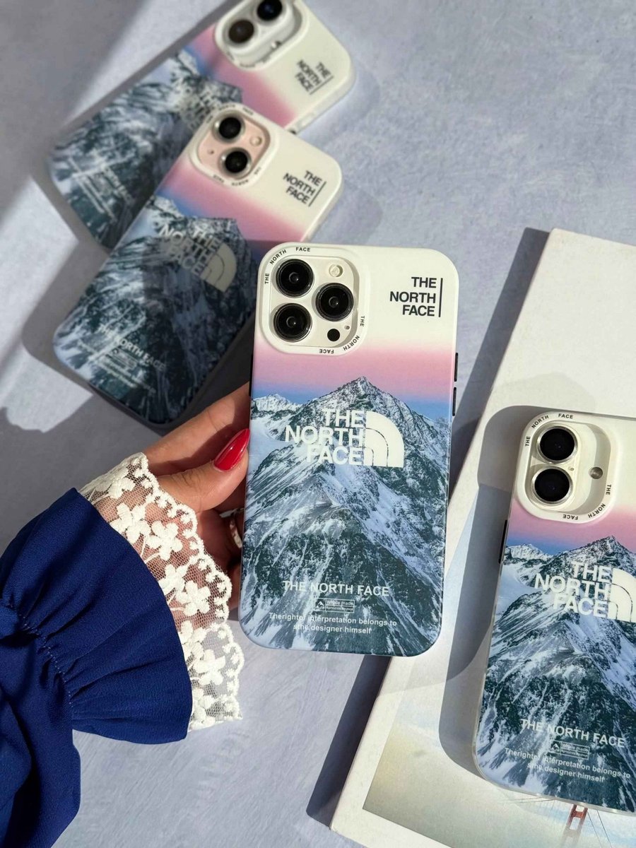 قاب The North Face طرح Alpine Mood گوشی آیفون 15 پرو 1 قاب The North Face طرح Alpine Mood گوشی آیفون 15 پرو